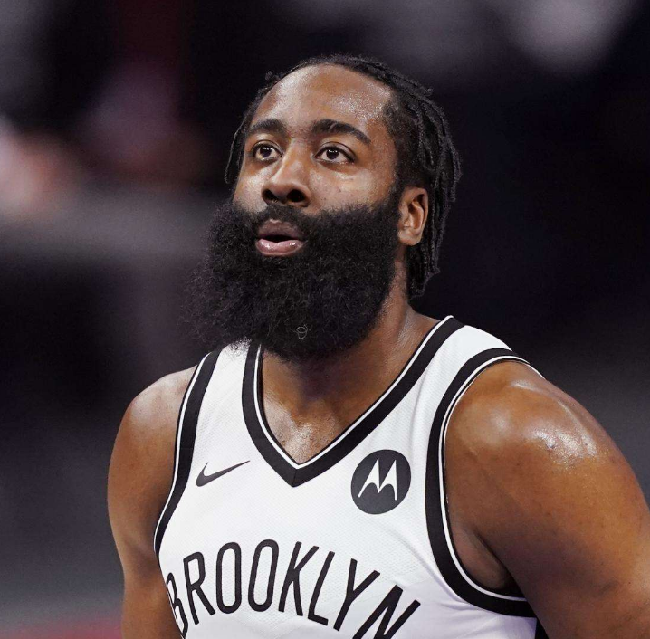 包含转会期埃因霍温备战全明星赛，复出首秀细节曝光，态度坚定，纪律约束更严格的词条